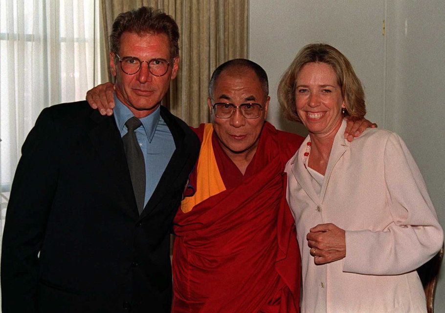 Avec le Dalai Lama, en compagnie de sa deuxième femme, Melissa Mathison, en 1996.