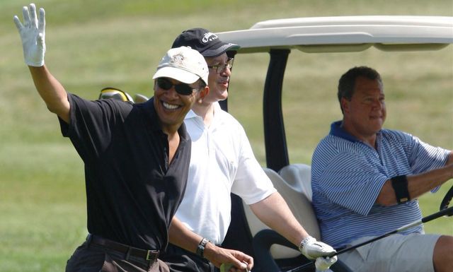 Befreundet: US-Präsident Barack Obama und UBS-Spitzenbanker Robert Wolf (r. im Golfmobil).
