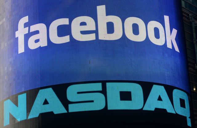 UBS étudie des poursuites contre le Nasdaq pour obtenir un dédommagement de ses pertes subies lors de l'introduction en Bourse de l'action Facebook.