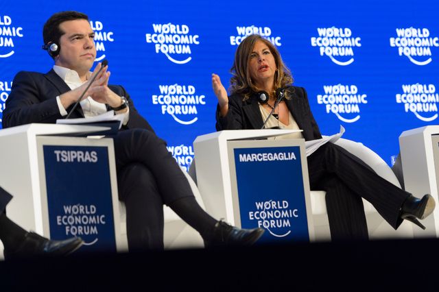 Le premier ministre grec Alexis Tsipras et la présidente d'Eni Emma Marcegaglia lors d'une session du WEF, ce jeudi à Davos.