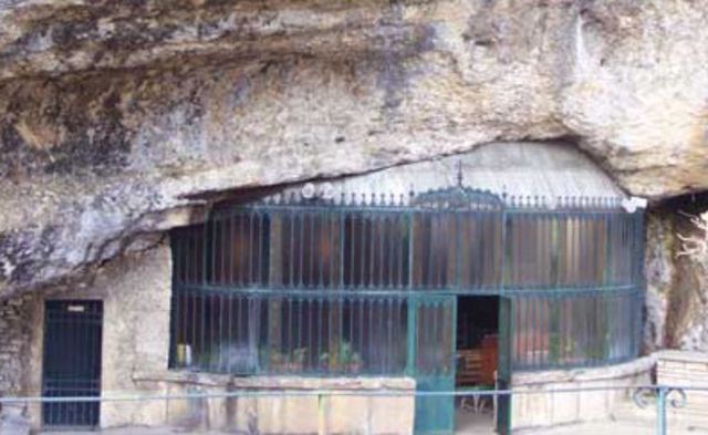La grotte chapelle de Remonot, prÃ¨s de Morteau.