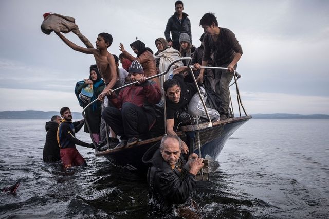 Divers groupements identitaires d'Europe veulent empêcher les missions humanitaires de sauver des migrants.