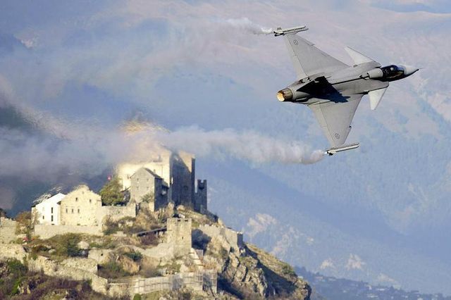 Le Gripen que veut acheter le Conseil fédéral pour 3,1 milliards de francs n’atteint jamais les «exigences minimales», selon le rapport confidentiel des Forces aériennes suisses. Pour remplacer les vieux Tiger, ces dernières proposent le Rafale ou l’Eurofighter.