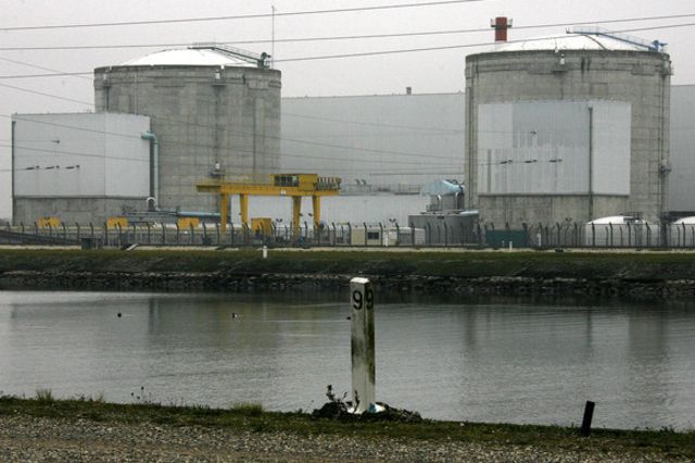 François Hollande avait annoncé que le vieux réacteur serait définitivement débranché fin 2016. 