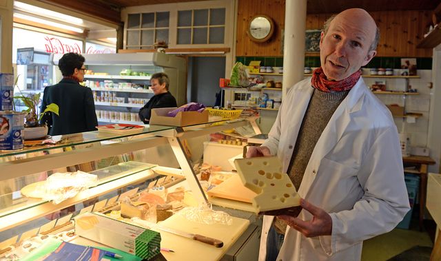 Dieter Heugel verlässt seinen Käseladen an der Rathausgasse. Er hat Nachfolger gefunden, die den Betrieb weiterführen.