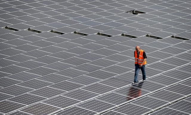 Gefördert wird nur im Inland: Die grösste Fotovoltaikanlage der Schweiz wurde im August in Neuenhof AG eröffnet.