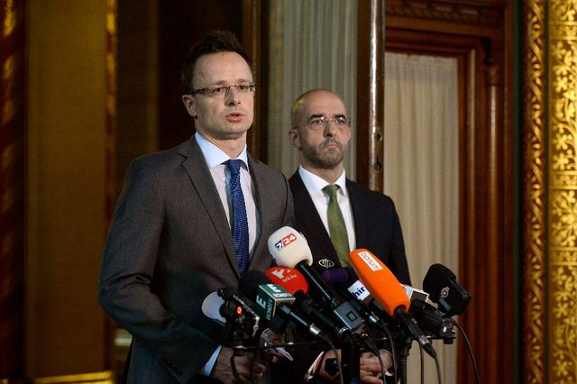 «Flüchtlinge müssen auf serbischem Gebiet aufgehalten werden»: Aussenminister Peter Szijjarto informierte in Budapest die Medien. 