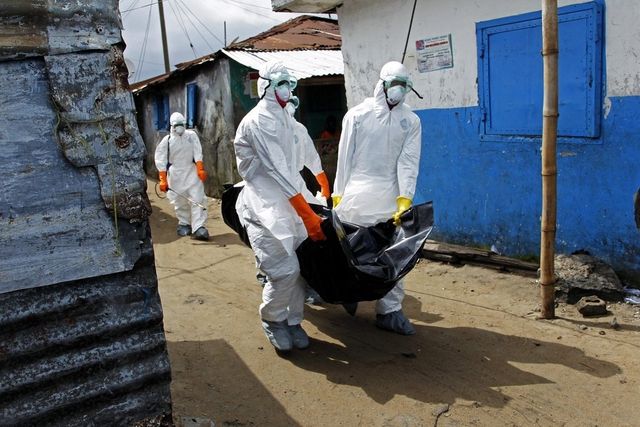 Une victime du virus Ebola est évacuée pour être enterrée au Liberia, le 13 septembre. 
