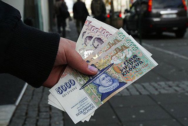 Des billets de banque islandais.