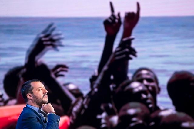 Kennt kein Er­bar­men. Mat­teo Sal­vini wei­gert sich im ita­lie­ni­schen TV, Flücht­linge nach Ita­lien zurück­zu­neh­men.
