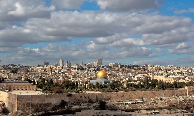 Die heilige Stadt der Juden Die übertriebene Kritik an der Anerkennung Jerusalems als Israels Hauptstadt ist juristisch und rational nicht erklärbar.
