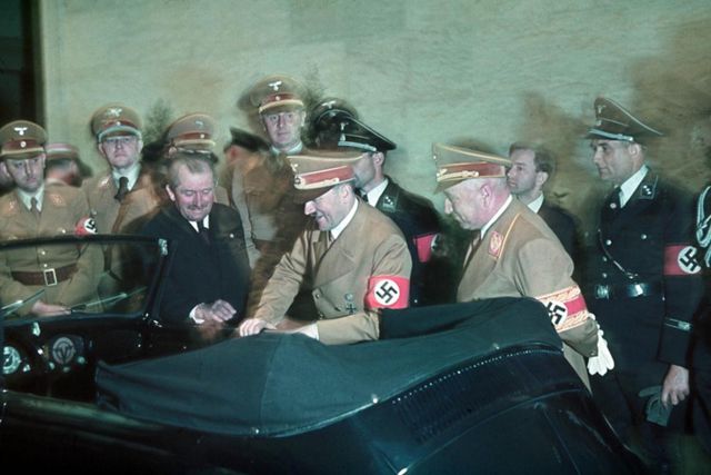 Sans les nazis et un coup de main d’Hitler, Ferdinand Porsche aurait fait faillite. 