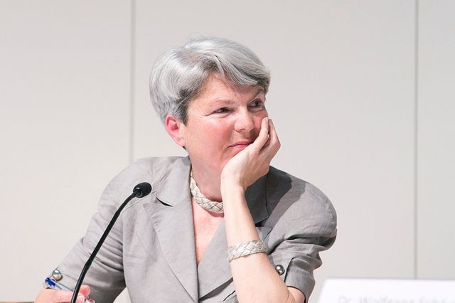 Eingeladen als neutrale Sachverständige. Professorin Christa Tobler informierte die Aussenpolitische Kommission des Nationalrats.