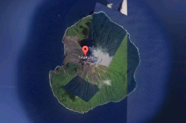 L'île de Tinakula est inhabitée depuis 1971 et une éruption du volcan.