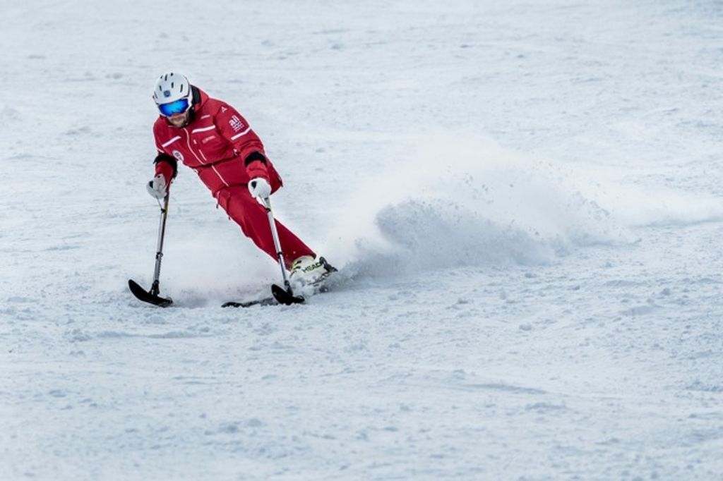 Résultat de recherche d'images pour "Unijambiste et prof de ski, c'est possible"