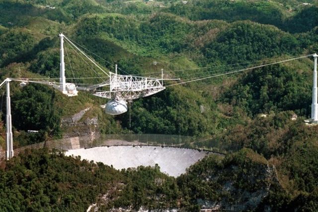 Le télescope géant Arecibo à Porto Rico.