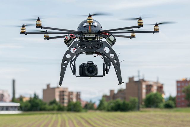 visite officielle   hollande en suisse  les drones bannis dans le ciel de lausanne