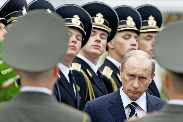 L’un des premiers décrets signé par Vladimir Poutine en ce début de 2015 autorise des citoyens étrangers à servir sous le drapeau russe.