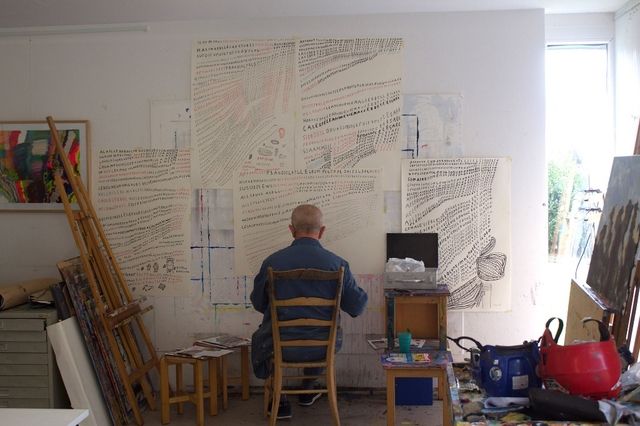 L'artiste Pascal Vonlanthen au travail dans l'atelier d’art 