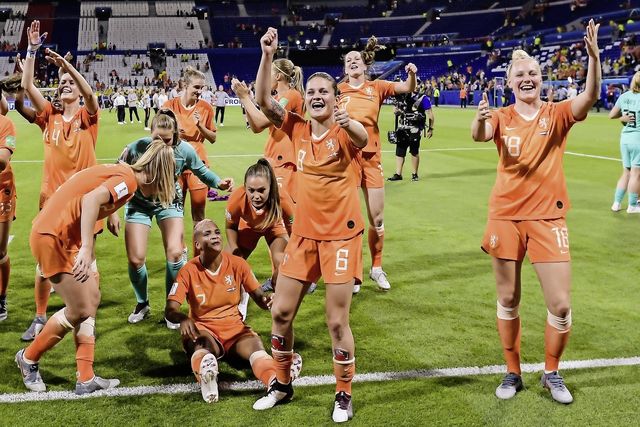 Wenn Löwinnen tanzen: Hollands Fussballerinnen feiern ihren erstmaligen Finaleinzug an einer WM. Foto: Getty Images